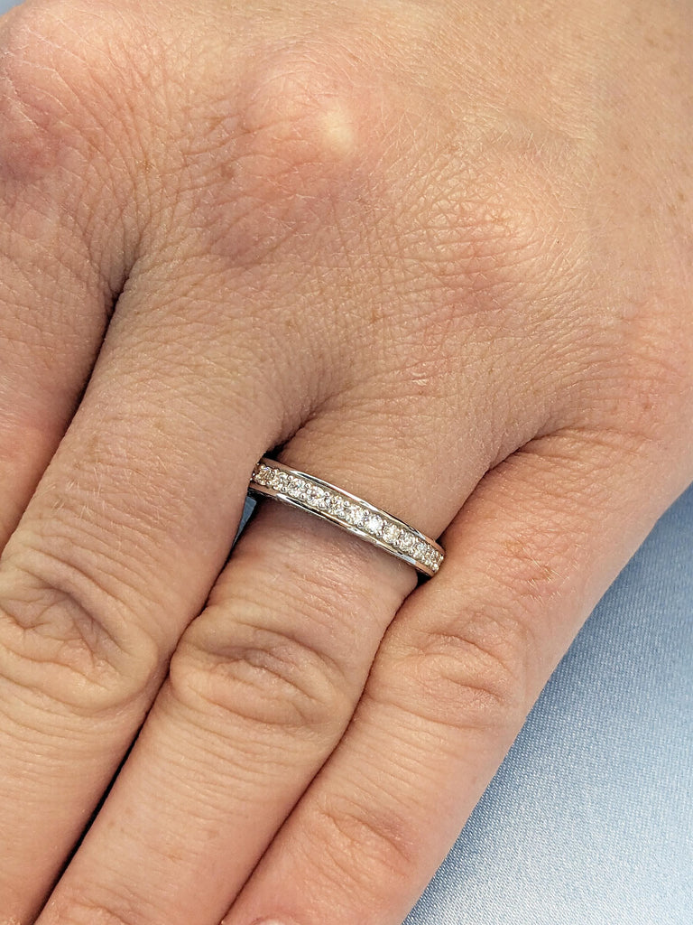 Round Cut Diamond Filigree Wedding Band, 14K White Gold Pavé Diamond Ring, Unique Vintage Scroll Engraved Wedding Band, Bridal Stacking Ring
