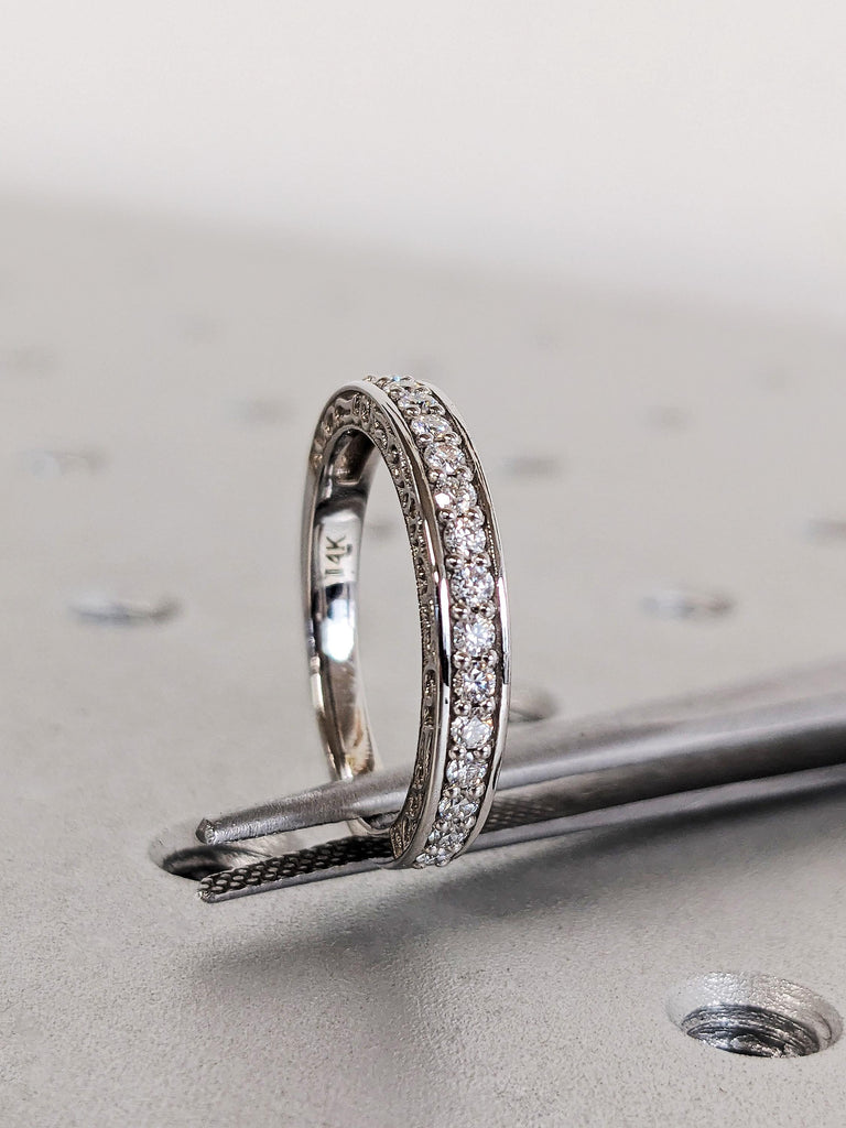 Round Cut Diamond Filigree Wedding Band, 14K White Gold Pavé Diamond Ring, Unique Vintage Scroll Engraved Wedding Band, Bridal Stacking Ring