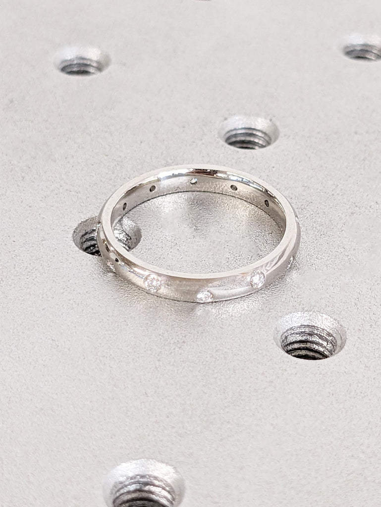 Platinum Zig Zag Diamond Wedding Band, Unique Round Shaped White Gold Diamond Comfort Fit Ring, Unisex Wedding Band, Custom Stacking Ring