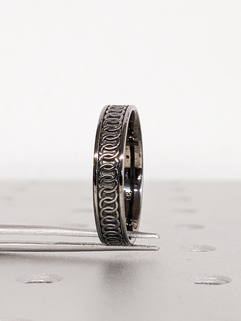 Chain Pattern Black Gold Band, 14K Polished Men’s Wedding Ring, Custom 5mm Modern Engagement Band, Alternative Ring