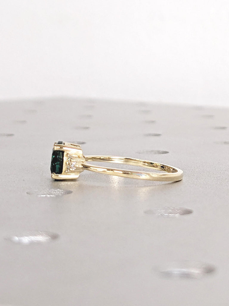 Round Cut Lab Grown Sapphire Engagement Ring, Art Deco 18k/14k Yellow Gold Rings for Women, Diamond and Green Sapphire September Birthstone