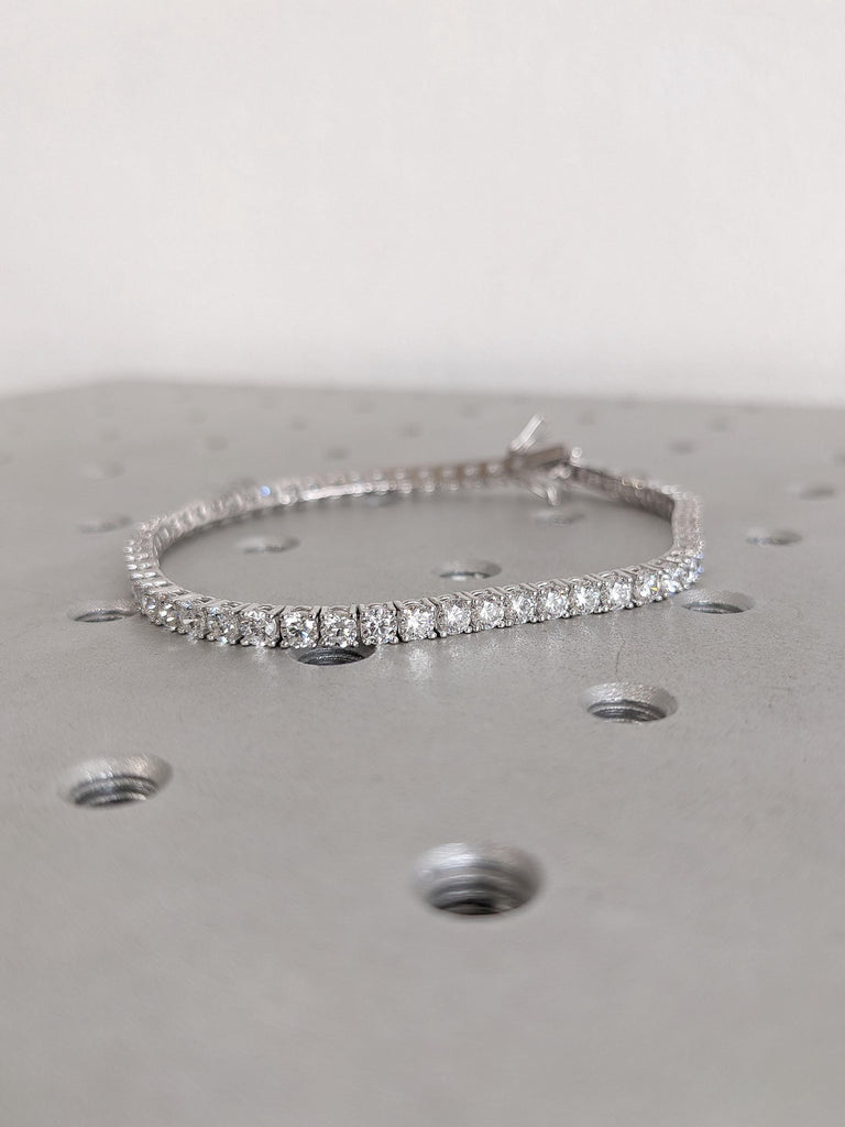 D/F Color VS1 Lab Diamond Tennis Bracelet: Solid Gold, Prong set Round cut Diamond or Moissanite