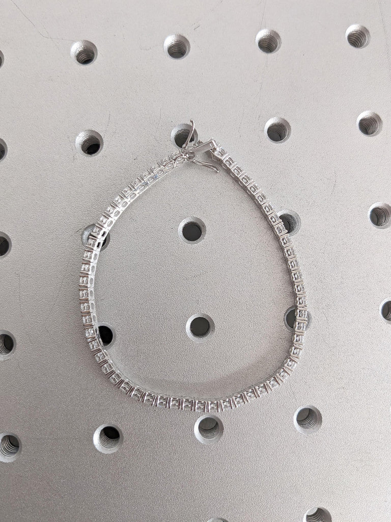 D/F Color VS1 Lab Diamond Tennis Bracelet: Solid Gold, Prong set Round cut Diamond or Moissanite