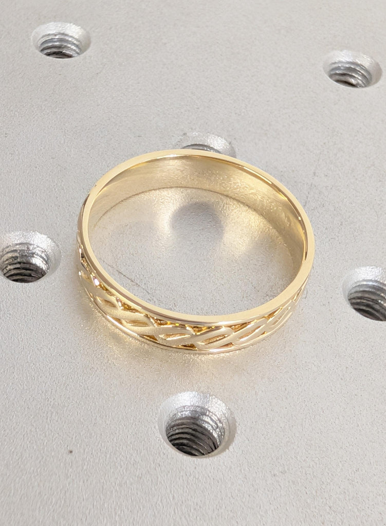 Men’s 14K Yellow Gold Wedding Band, Men's Engagement Ring, Chain Link Pattern Men's Solid Gold Stacking Ring, 5mm Irish Wedding Ring For Him image #3