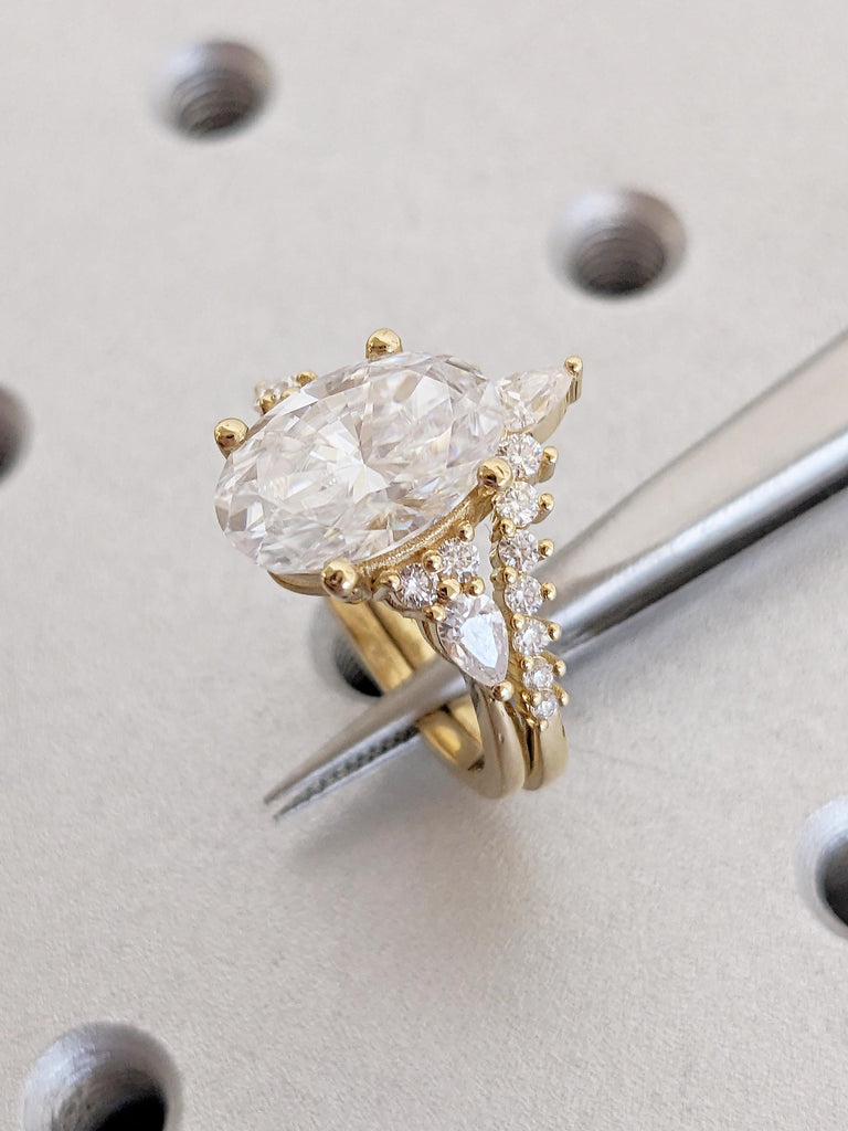 Unique Bridal Set Rings, 18k Solid Gold Moissanite Ring, Oval Engagement Ring image #5
