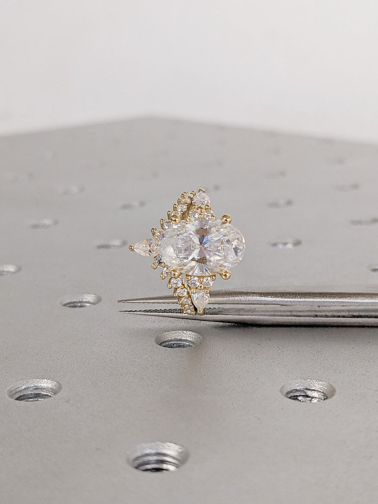 Unique Bridal Set Rings, 18k Solid Gold Moissanite Ring, Oval Engagement Ring image #3