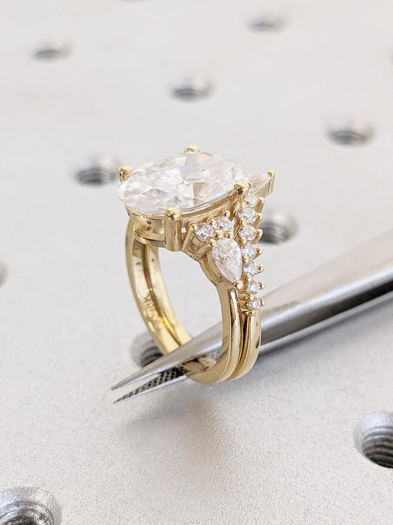 Unique Bridal Set Rings, 18k Solid Gold Moissanite Ring, Oval Engagement Ring image #7