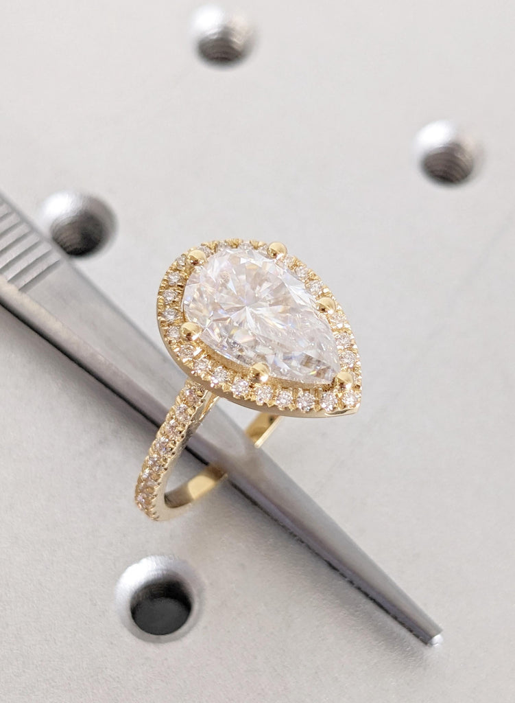 3 carat Diamond Wedding Ring, Lab Grown Diamond Halo Engagement Ring in 14K Gold, VVS clarity Diamond Jewelry, Unique Proposal Ring For Her