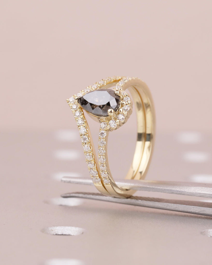 Vintage Wedding Ring Set, 14k Gold Pear Cut Salt and Pepper Diamond Engagement Ring image #3