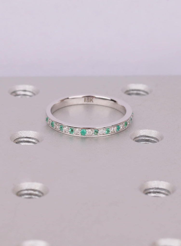 Emerald Wedding Band, 18K White Gold Stacking Ring, Alternating Moissanite Matching Band, Thin Eternity Ring, Dainty Anniversary Ring