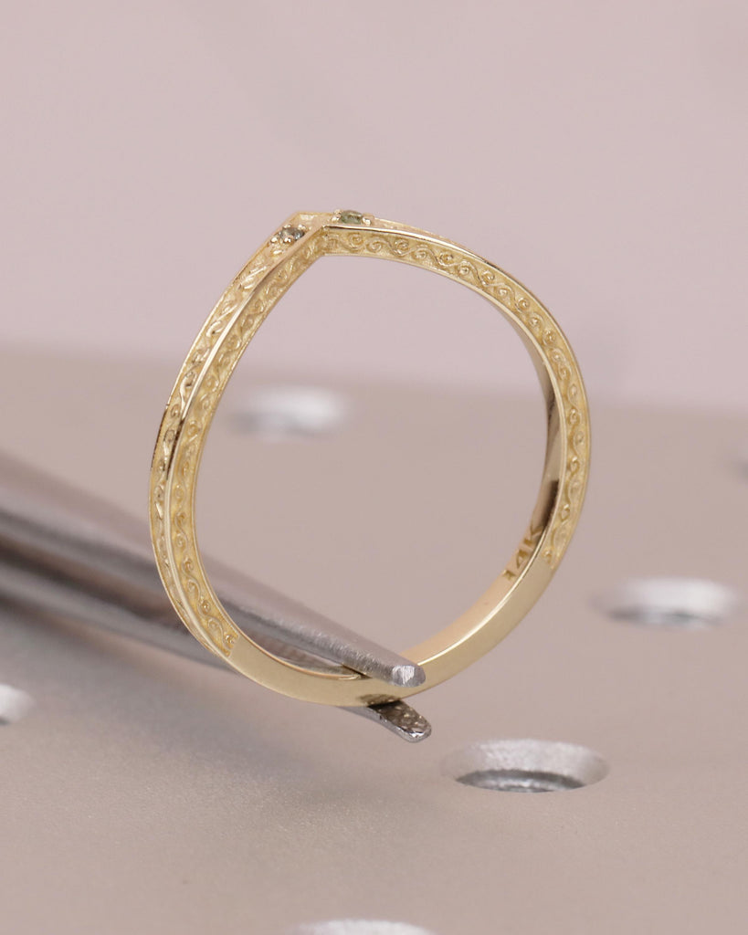 Curved Wedding Band Women, V-Shaped 14k Solid Gold Filigree Ring, Unique Green Sapphire Birthstone Jewelry, Vintage Inspired Stacking Ring image #12
