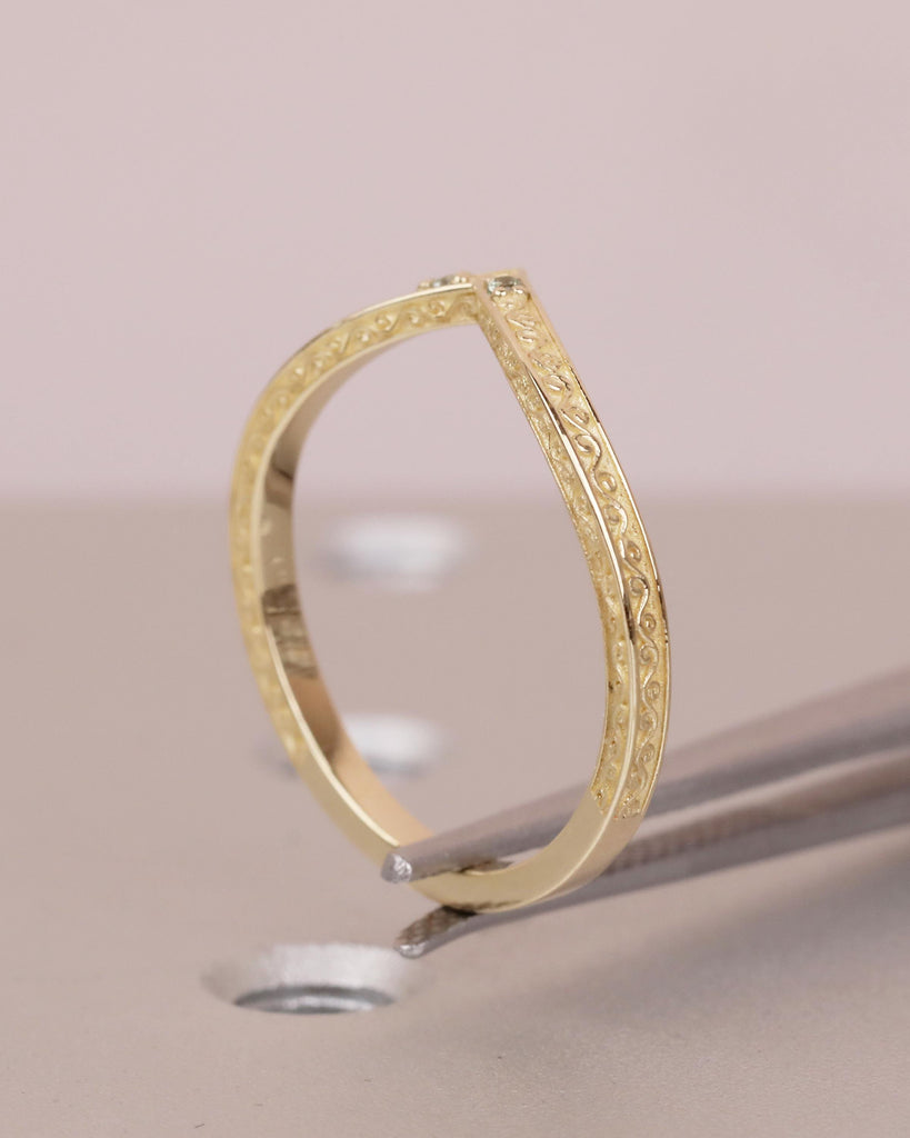 Curved Wedding Band Women, V-Shaped 14k Solid Gold Filigree Ring, Unique Green Sapphire Birthstone Jewelry, Vintage Inspired Stacking Ring image #15