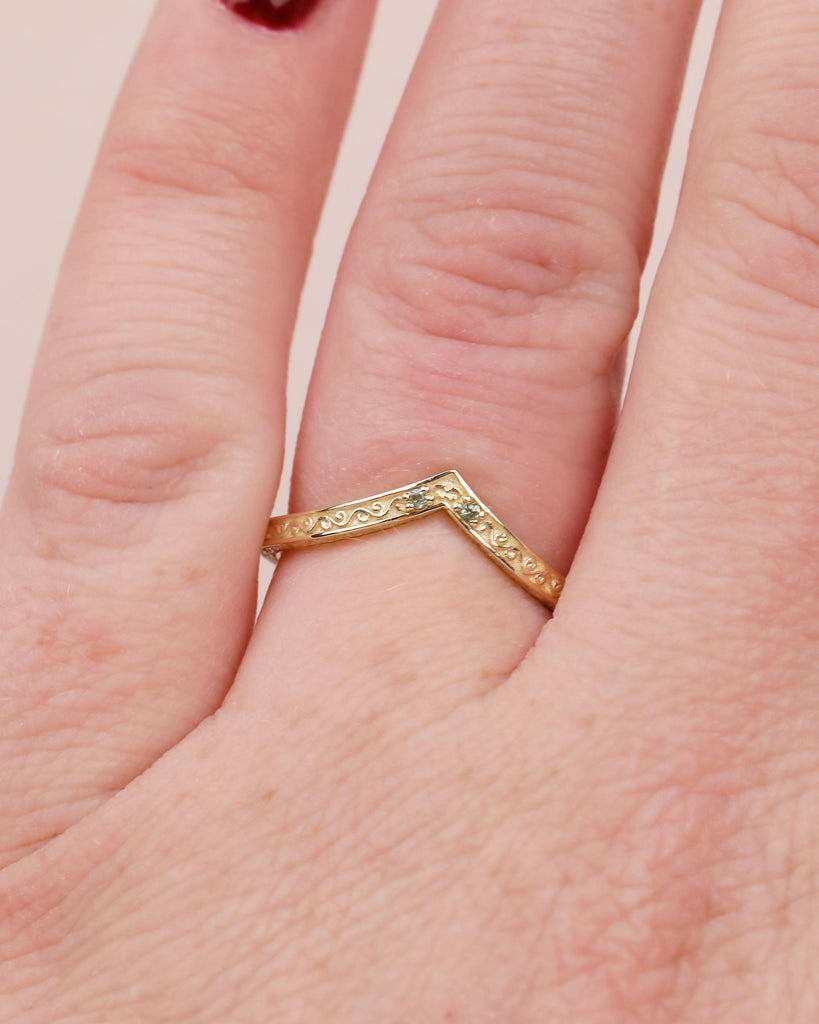 Curved Wedding Band Women, V-Shaped 14k Solid Gold Filigree Ring, Unique Green Sapphire Birthstone Jewelry, Vintage Inspired Stacking Ring image #14