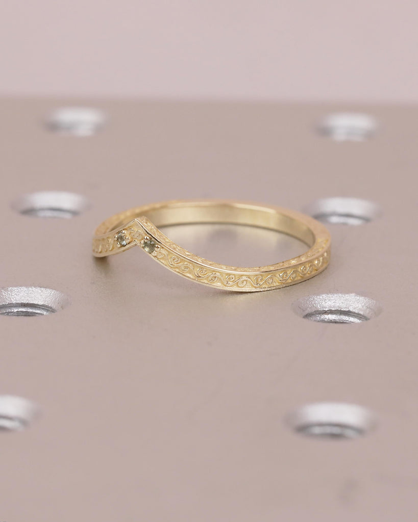 Curved Wedding Band Women, V-Shaped 14k Solid Gold Filigree Ring, Unique Green Sapphire Birthstone Jewelry, Vintage Inspired Stacking Ring image #4
