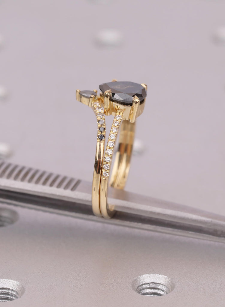 Pear Salt and Pepper Diamond Bridal Set, Natural Diamond Band, Vintage 18K Gold Engagement Ring, Unique Ombre Diamond Matching Ring Set image #12
