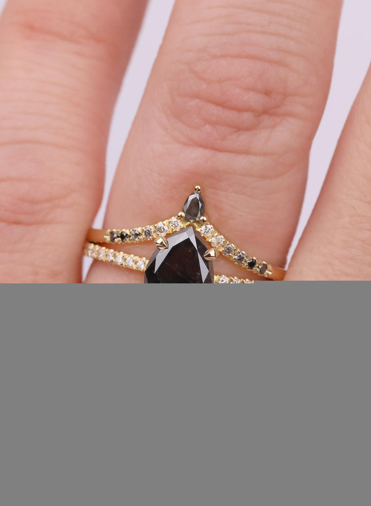 Pear Salt and Pepper Diamond Bridal Set, Natural Diamond Band, Vintage 18K Gold Engagement Ring, Unique Ombre Diamond Matching Ring Set image #9