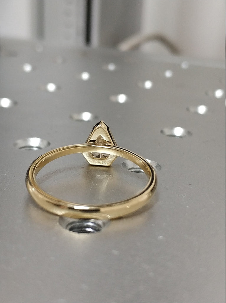 Kite Diamond Ring, Shield Diamond Ring, Diamond Shaped Diamond Ring, Unique Diamond Ring, Vintage Style Diamond Ring Yellow Gold