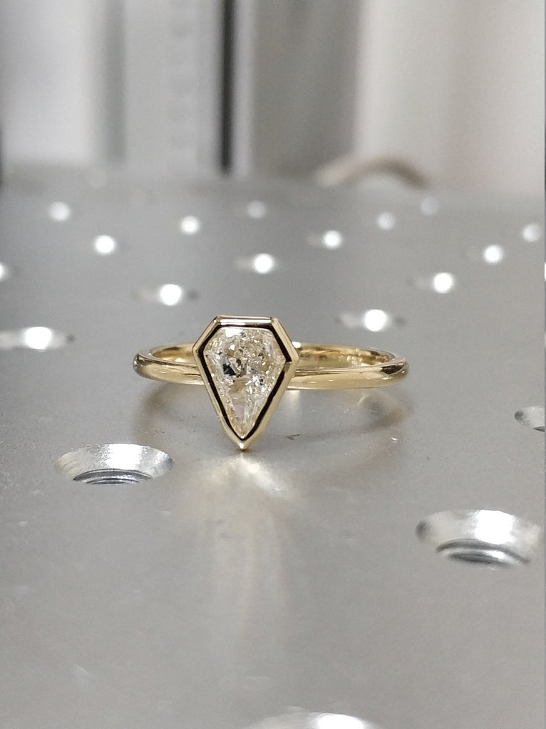 Kite Diamond Ring, Shield Diamond Ring, Diamond Shaped Diamond Ring, Unique Diamond Ring, Vintage Style Diamond Ring Yellow Gold