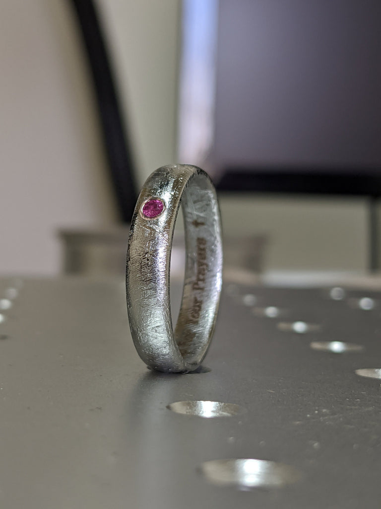 Ruby Meteor Ring 'Root of Happiness' - Meteorite Ring - Meteorite Ring - Meteorite Band - Meteorite Ring - Gibeon Meteorite