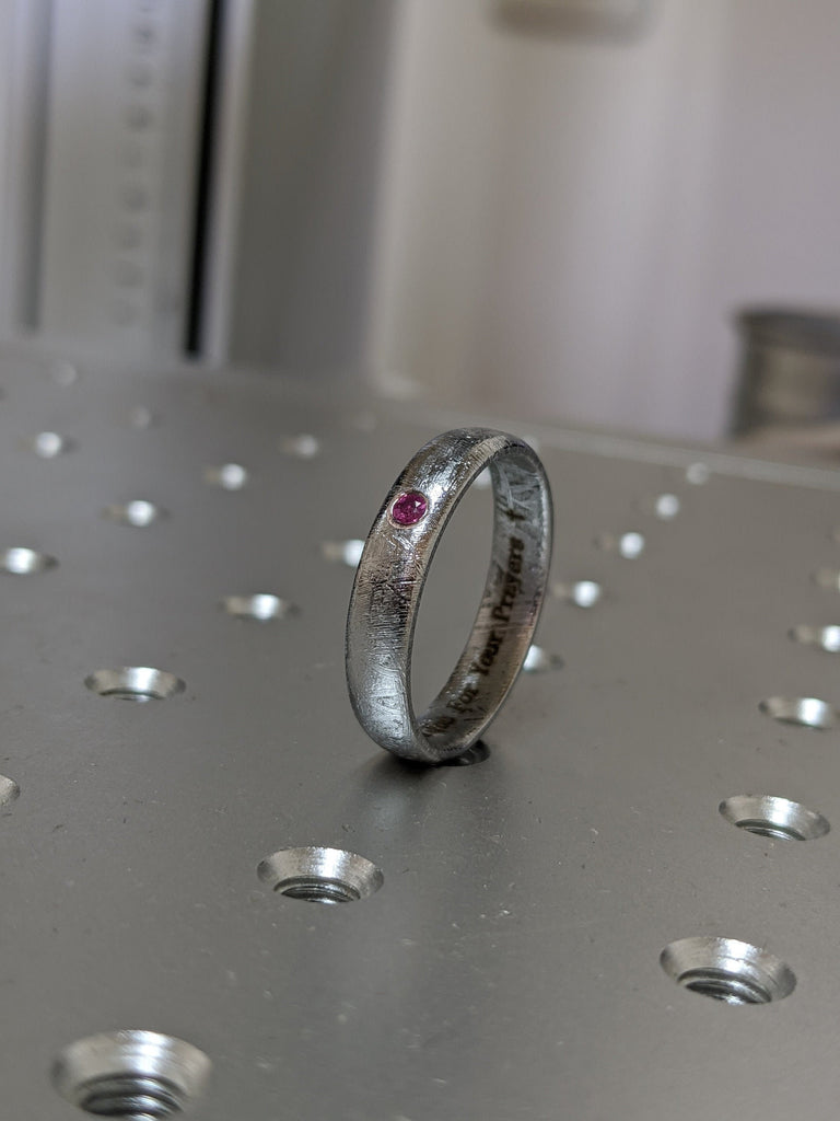 Ruby Meteor Ring 'Root of Happiness' - Meteorite Ring - Meteorite Ring - Meteorite Band - Meteorite Ring - Gibeon Meteorite