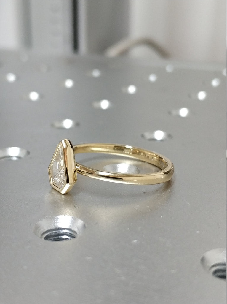 Kite Diamond Ring, Shield Diamond Ring, Diamond Shaped Diamond Ring, Unique Diamond Ring, Vintage Style Diamond Ring Yellow Gold