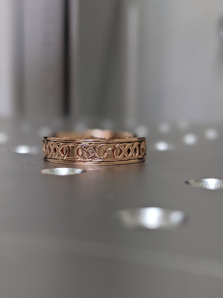 Celtic wedding band, Celtic pattern wedding ring, Celtic knot ring, Unique wedding ring, Small wedding band, Celtic band,14k solid gold band