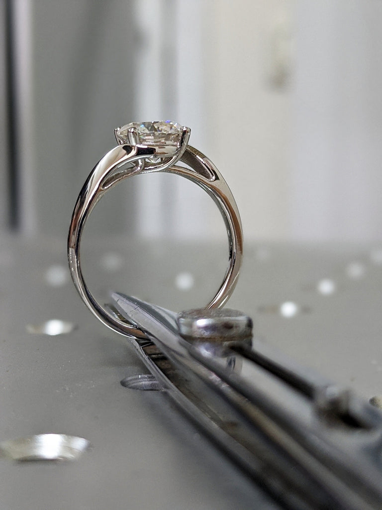 Unique White Gold Split Band Twist Ring, Twisted Band, Prongs Basket Setting, Round Moissanite Ring Moissanite Engagement Ring Nara