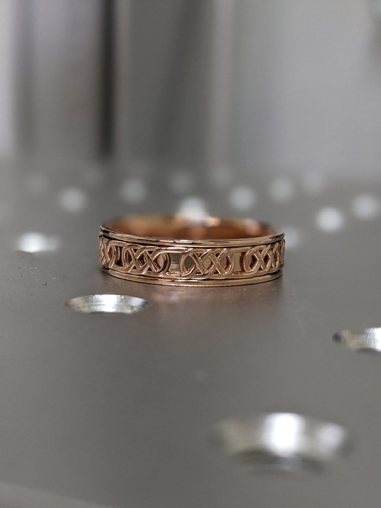 Celtic wedding band, Celtic pattern wedding ring, Celtic knot ring, Unique wedding ring, Small wedding band, Celtic band,14k solid gold band