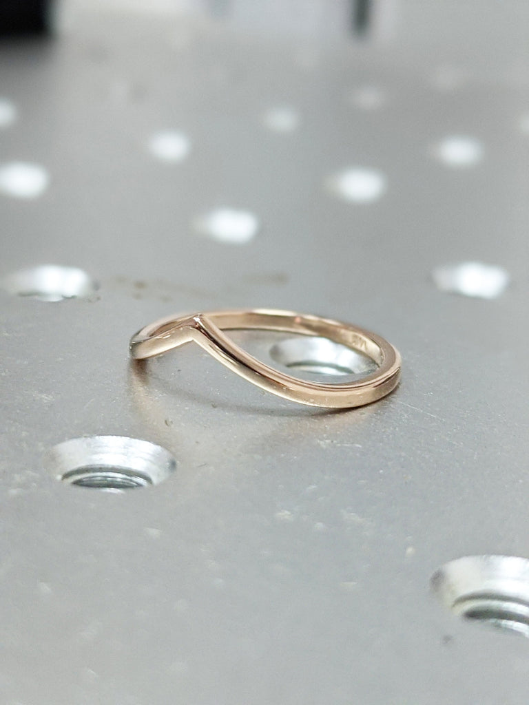 Plain gold wedding band , Minimalist curved ring, Delicate matching , Unique s for her, Simple stacking chevron promise ring