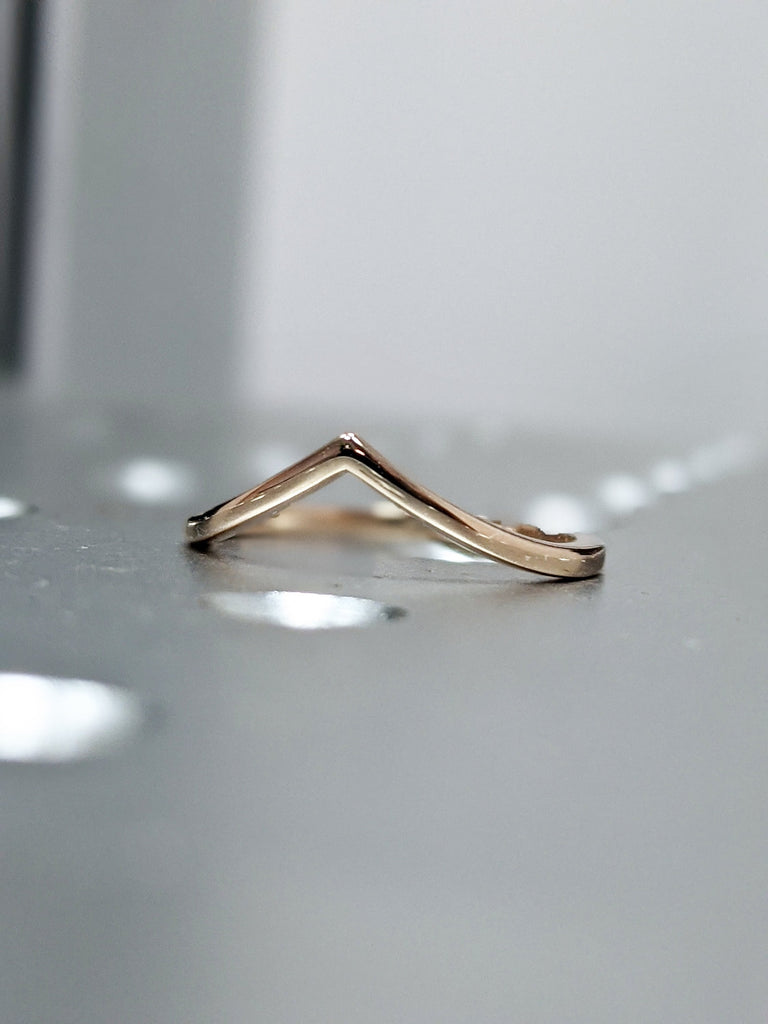 Plain gold wedding band , Minimalist curved ring, Delicate matching , Unique s for her, Simple stacking chevron promise ring