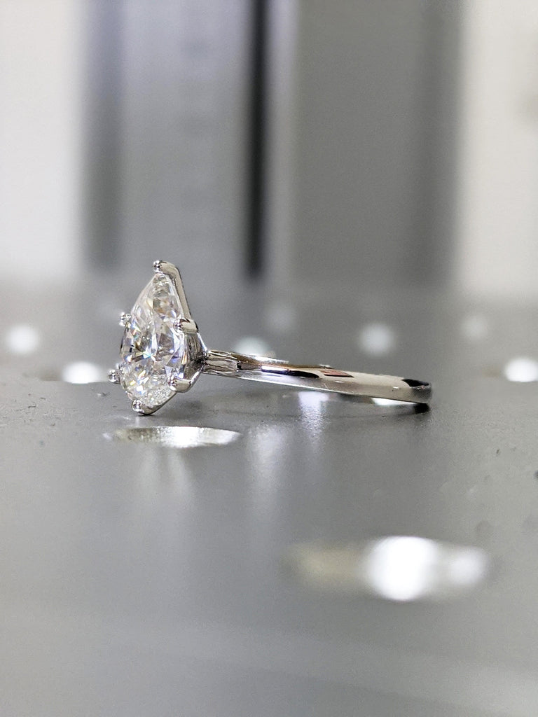 Solitaire Water Drop Shape/ 1.5ct Pear Cut Moissanite/ Engagement Wedding Promise Ring/ 5 Prongs/ Solitaire Antique/ Stackable Ring