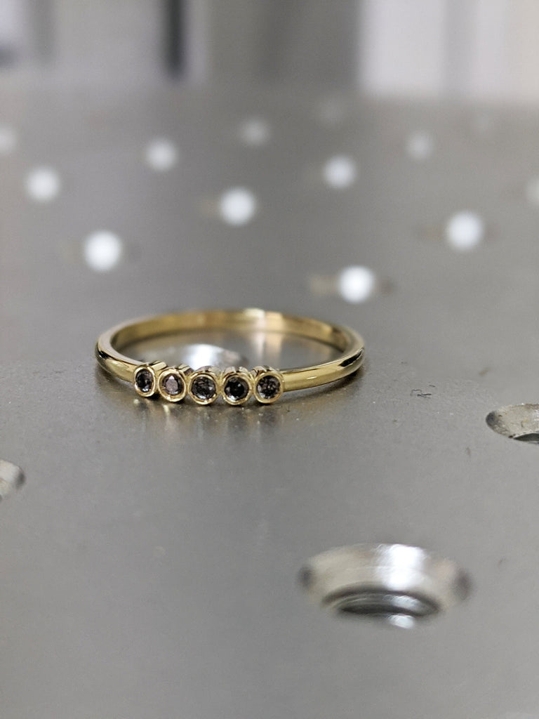 5 Stone Ring, Mothers Ring, Family Ring, Birthstone Rings, Personalized Ring, Gold Stacking Ring, Thin gold ring, Salt and pepper diamond