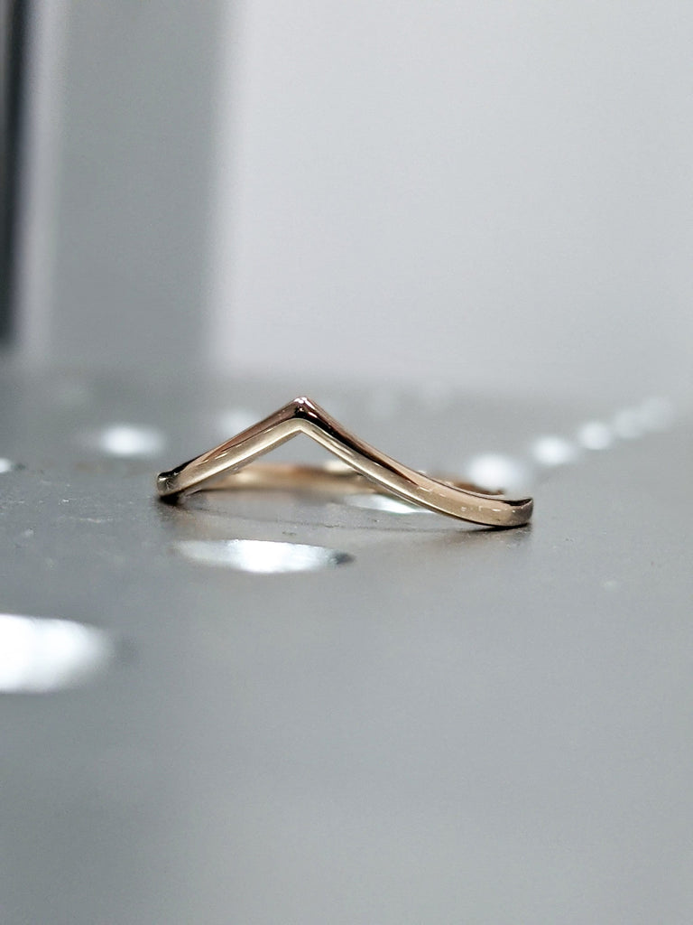 Plain gold wedding band , Minimalist curved ring, Delicate matching , Unique s for her, Simple stacking chevron promise ring