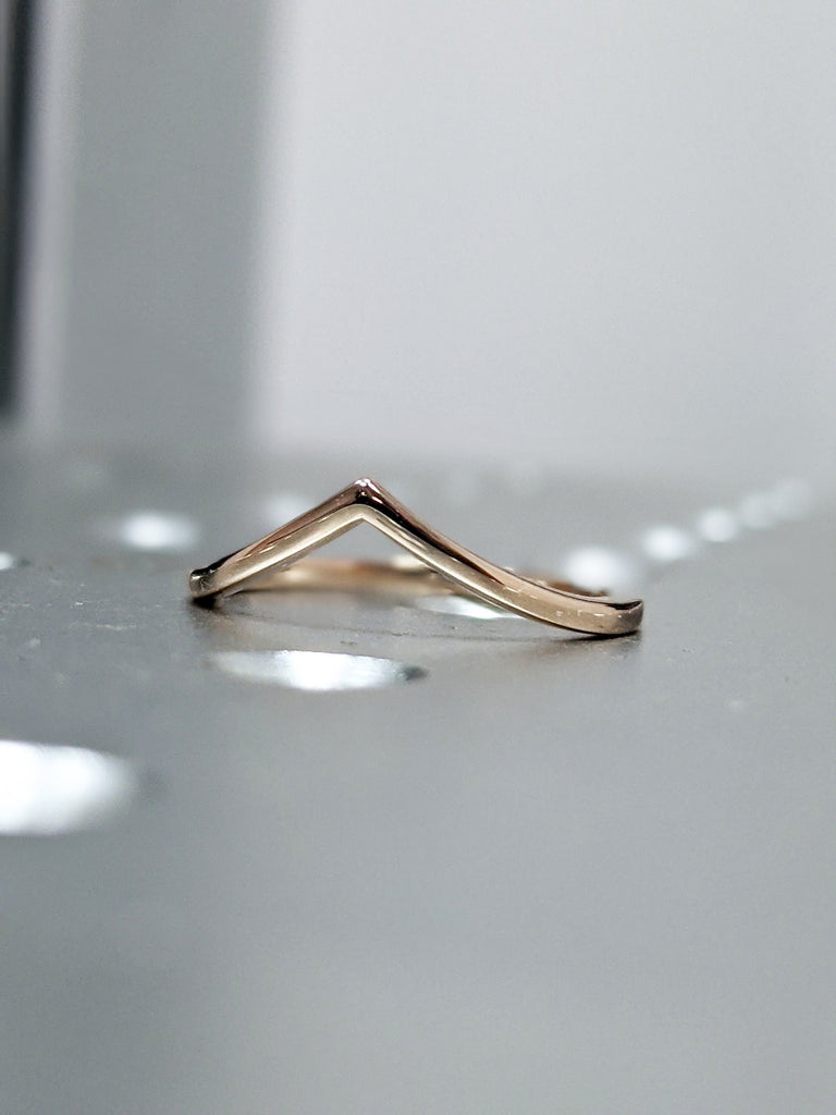 V Ring, Chevron Ring, Gold V ring, Thumb Ring, Knuckle Ring, Stacking Ring, V jewelry, Gold Chevron Ring, Midi Ring, V shaped Ring, 14k ring