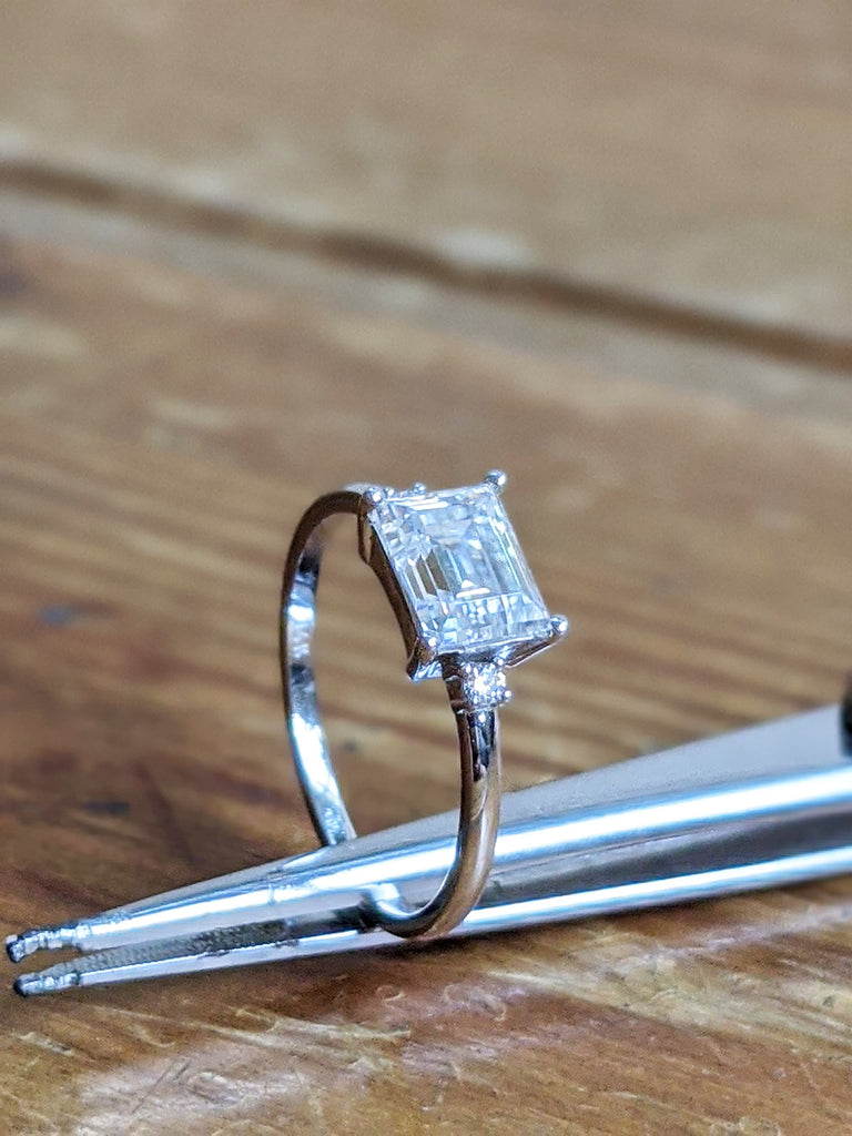 Baguette Engagement Ring / Art Deco Engagement Ring / Baguette Moissanite Diamond Ring / Art Deco Baguette Ring / Art Deco Diamond Ring