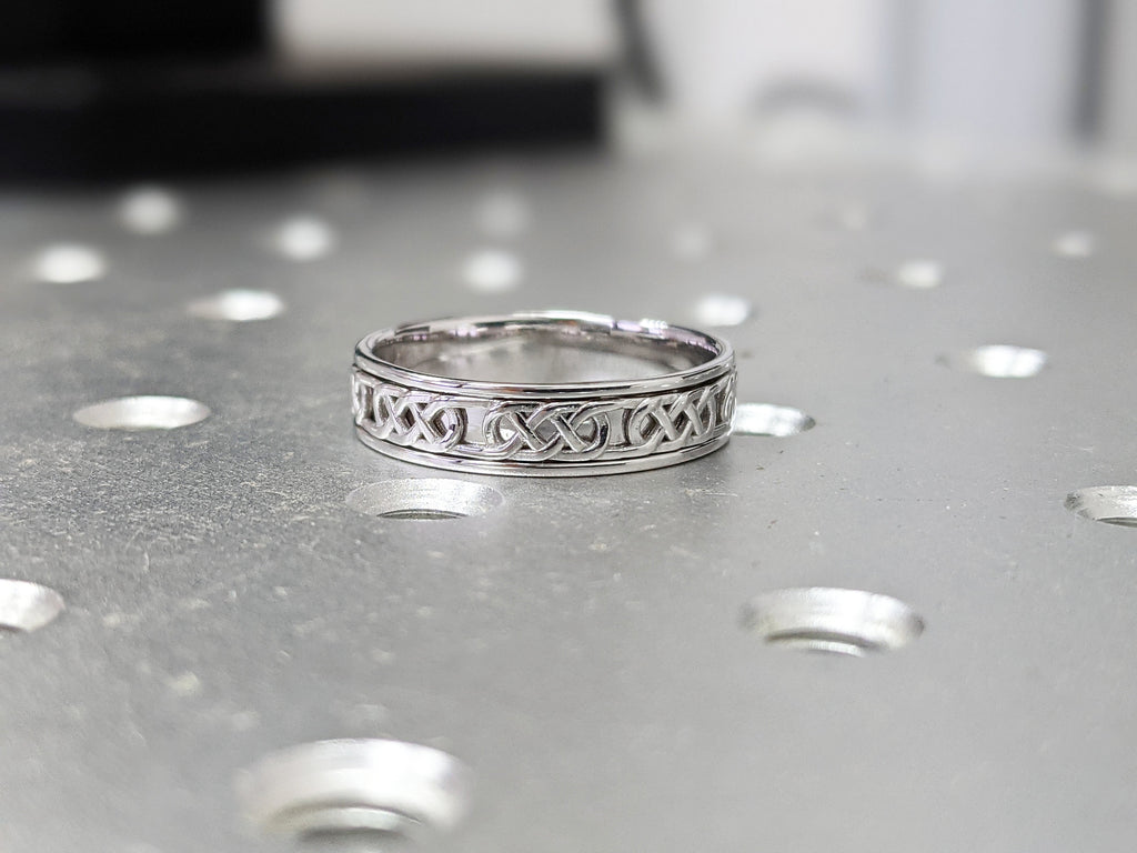 Celtic wedding band, Celtic pattern wedding ring, Celtic knot ring, Unique wedding ring, Small wedding band, Keltic band,14k solid gold band