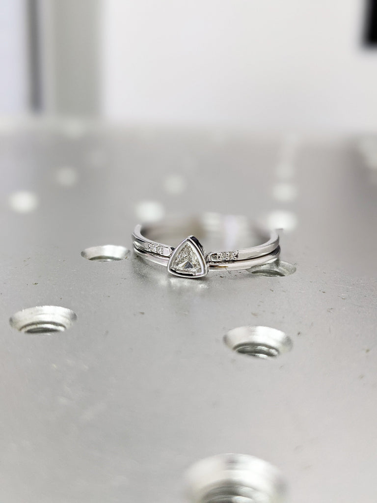 Trillion Moissanite Ring Set, Modern Wedding Ring Set, Wedding Band Set, Triangle Ring, Minimalist Engagement Ring, Moissanite Wedding Band