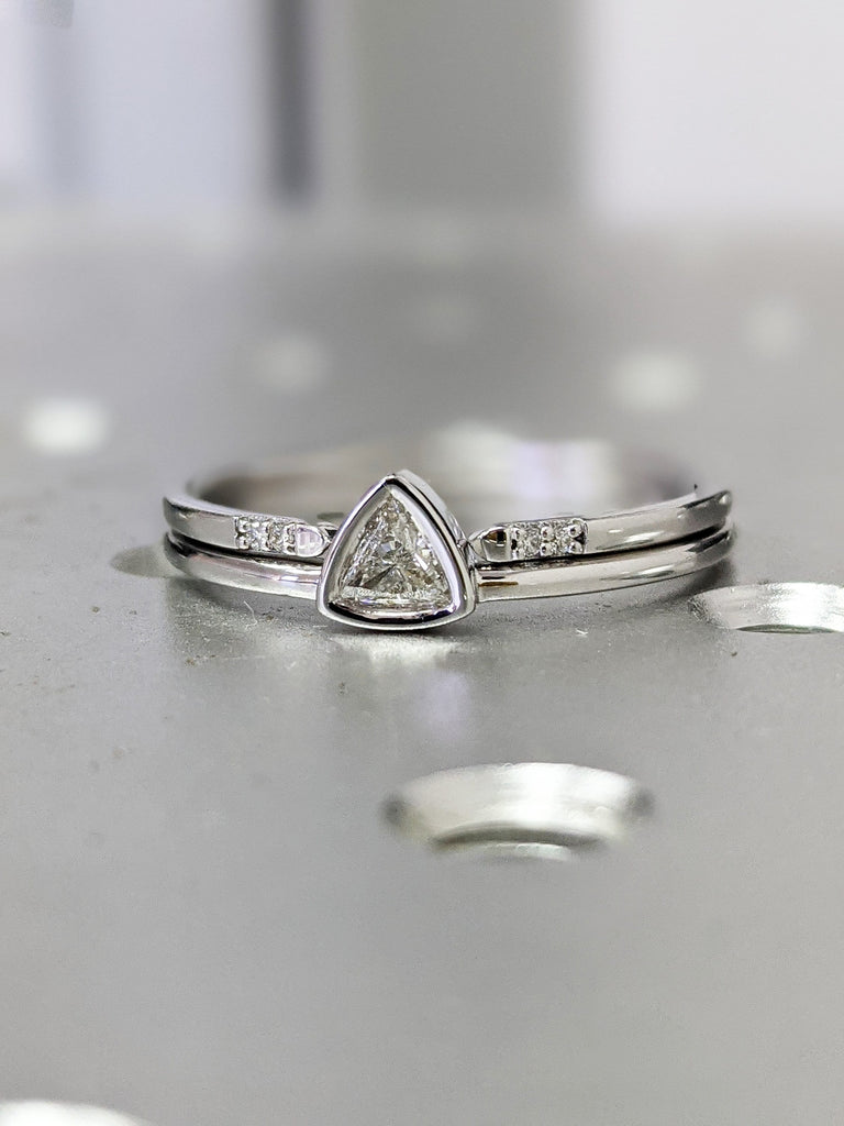 Trillion Moissanite Ring Set, Modern Wedding Ring Set, Wedding Band Set, Triangle Ring, Minimalist Engagement Ring, Moissanite Wedding Band