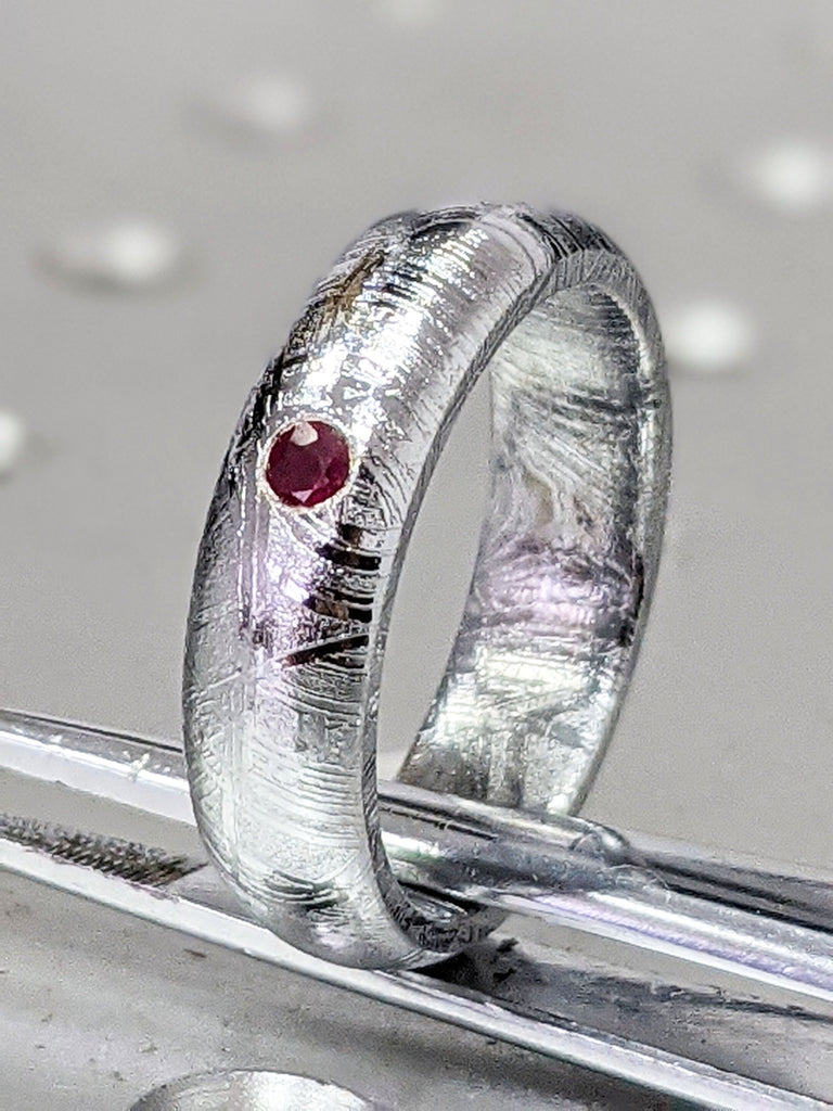 Ruby Meteor Ring 'Root of Happiness' - Meteorite Ring - Meteorite Ring - Meteorite Band - Meteorite Ring - Gibeon Meteorite