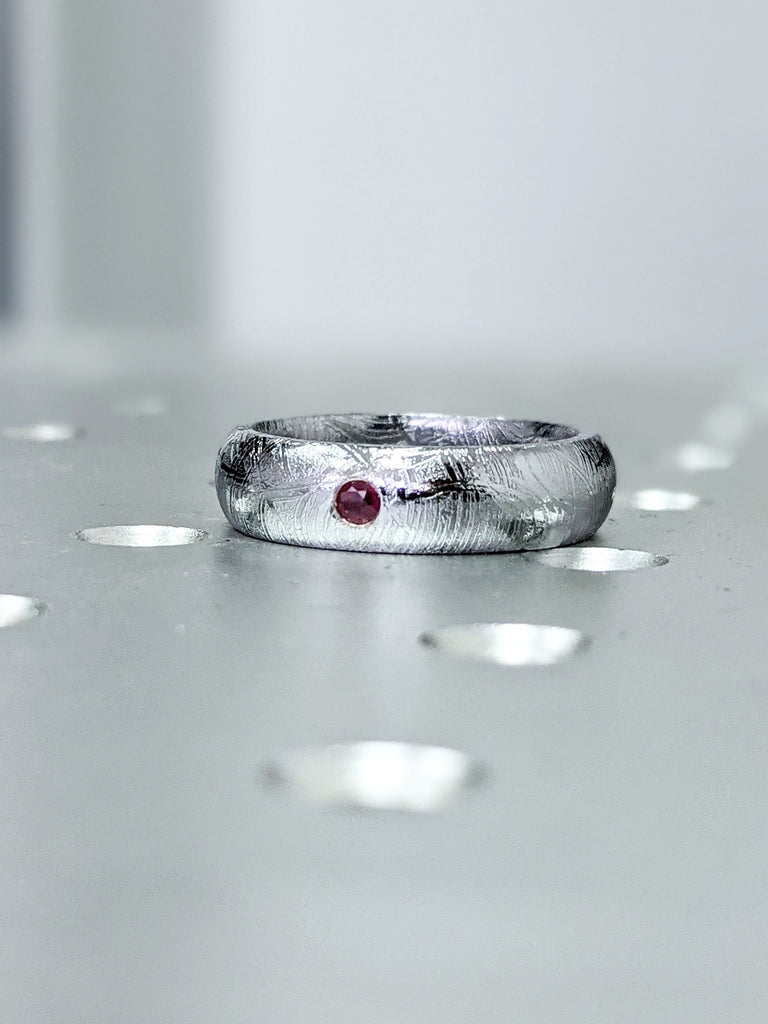 Ruby Meteor Ring 'Root of Happiness' - Meteorite Ring - Meteorite Ring - Meteorite Band - Meteorite Ring - Gibeon Meteorite