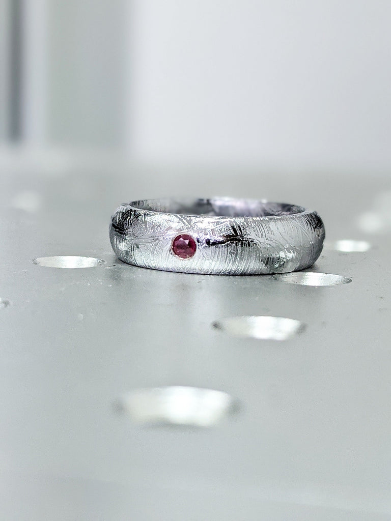 Ruby Meteor Ring 'Root of Happiness' - Meteorite Ring - Meteorite Ring - Meteorite Band - Meteorite Ring - Gibeon Meteorite