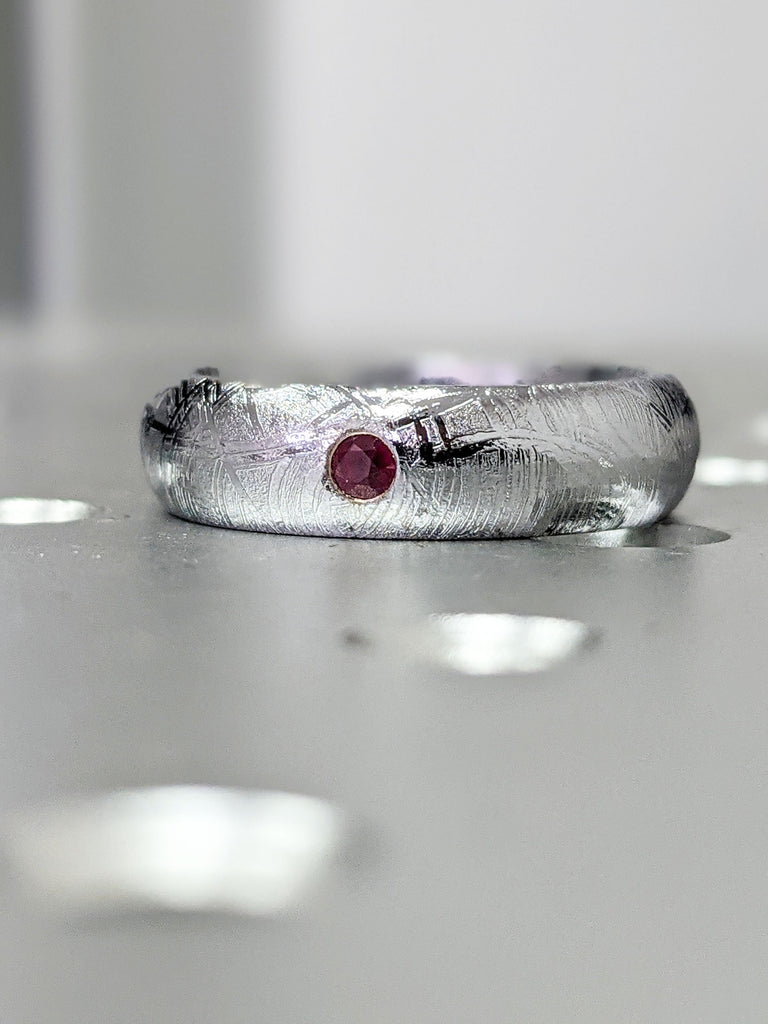 Ruby Meteor Ring 'Root of Happiness' - Meteorite Ring - Meteorite Ring - Meteorite Band - Meteorite Ring - Gibeon Meteorite