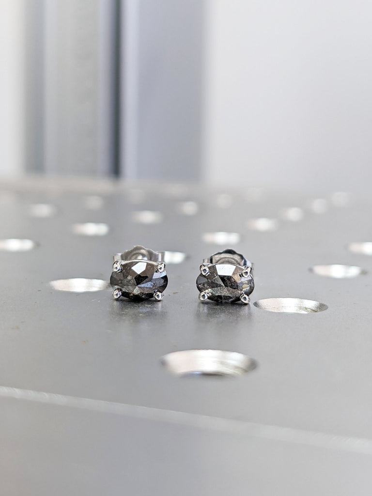Salt and Pepper Diamond Stud Earrings, Salt and Pepper Diamond Earrings, 14k Gold Stud Earrings, Unique Minimal Natural Diamond Studs