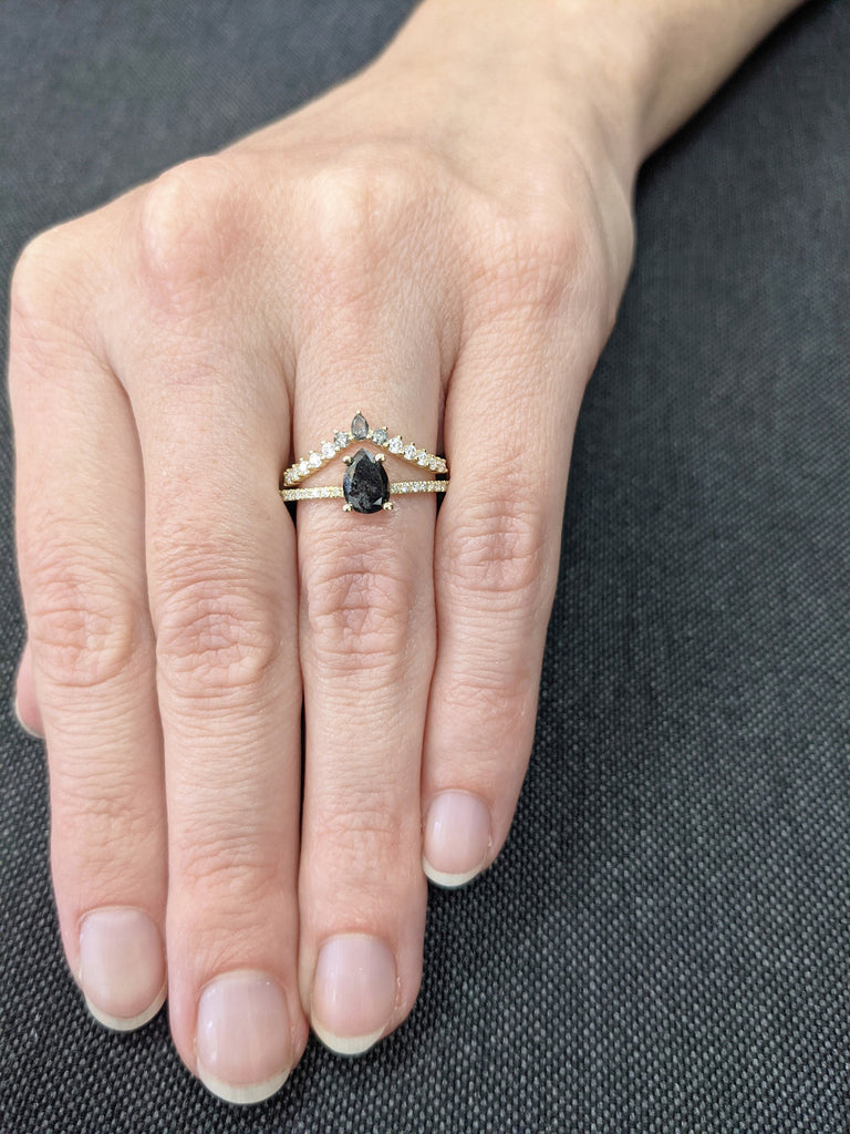 14K Gold Ombre Diamond Chevron Ring/Diamond Shimmering Ring/Gold V Shape Ring/Perfect Matching Band/Stackable Ring/Wedding Band/Curved/Band