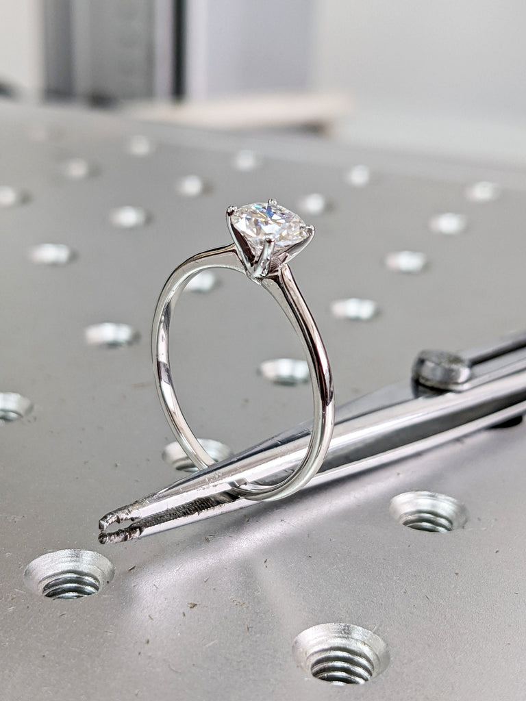 1.0 CT Moissanite Engagement Ring, 6.5 mm Moissanite Round Engagement Ring, Moissanite Round Solitaire Engagement Ring Solid 14/18k Gold