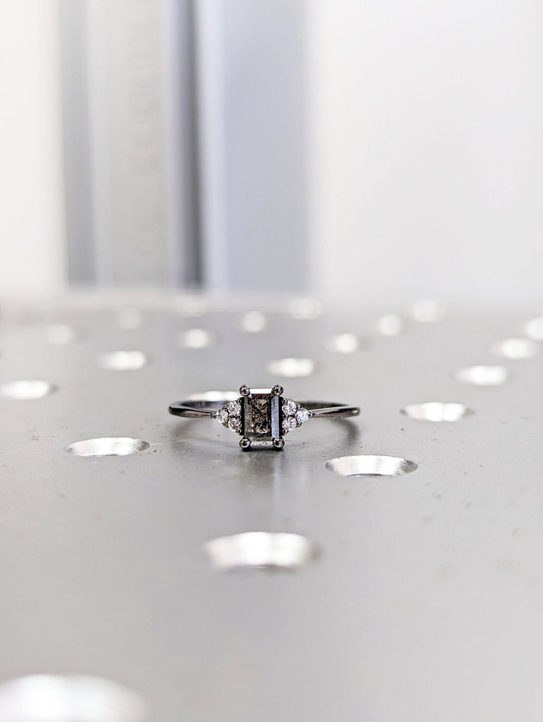 Vintage salt and pepper diamond engagement ring black gold engagement ring diamond cluster ring wedding Bridal Anniversary Baguette Cut