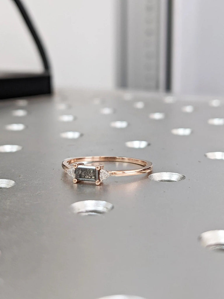 Salt And Pepper Diamond Emerald Ring, Salt And Pepper Diamond Vintage Engagement Ring, Vintage Baguette Ring, Raw Diamond Ring, Raw Emerald