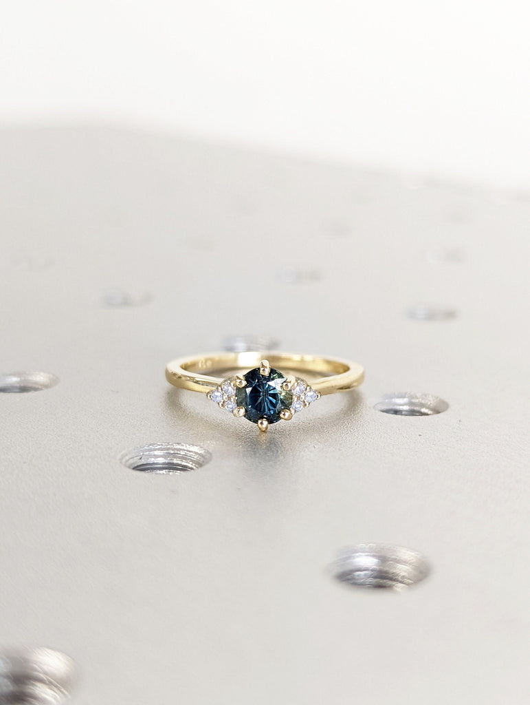 Peacock Sapphire Promise Ring Gold, Round Cut Engagement Dainty Sapphire Ring, Art Deco Ring,Green Gemstone Statement Ring,Anniversary Gift