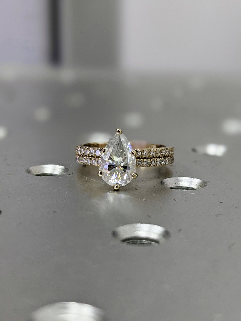 14K Solid Gold Engagement Ring Set 2.5CT Pear Moissanite Wedding Ring/Moissanite Engagement Ring/Stack Ring/Promise ring/Bridal Set