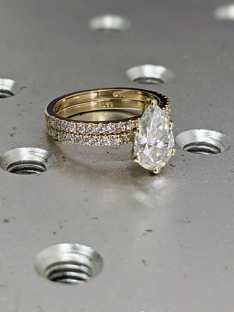 14K Solid Gold Engagement Ring Set 2.5CT Pear Moissanite Wedding Ring/Moissanite Engagement Ring/Stack Ring/Promise ring/Bridal Set
